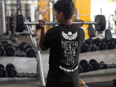 Never give up cool tech T Shirt